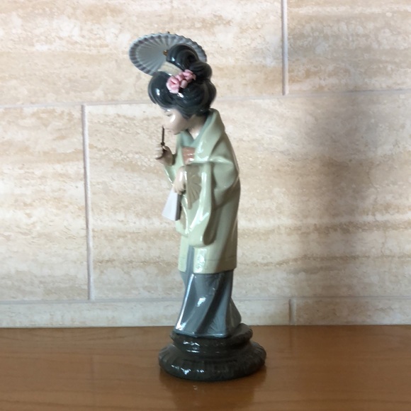 Lasting Japanese themed statue - Picture 2 of 3